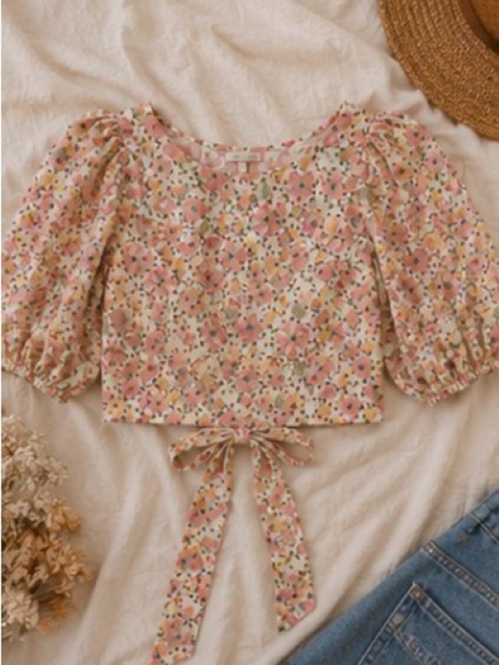 ASTR The Label Open Back Floral Puff Sleeve Top - Picture 4 of 5